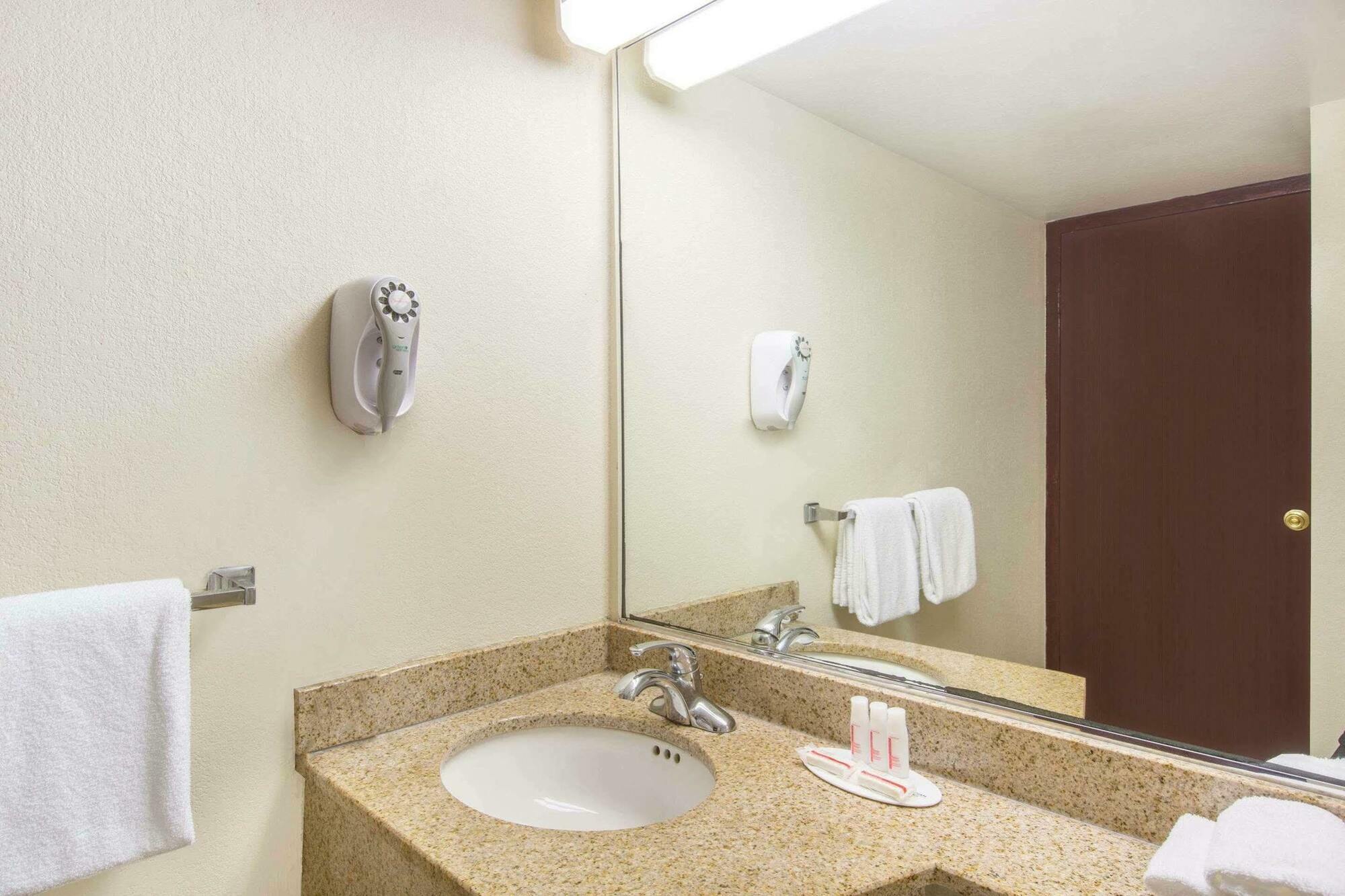 Howard Johnson By Wyndham Bartonsville/Poconos Area 外观 照片